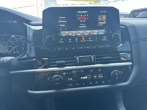 Used 2025 Nissan Pathfinder SL FWD image 24