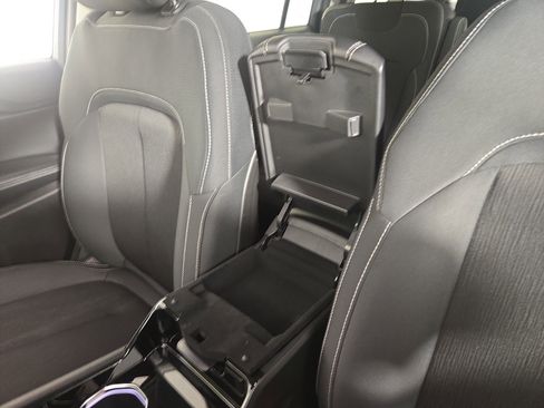 Certified 2023 Jeep Grand Cherokee L Laredo image 28