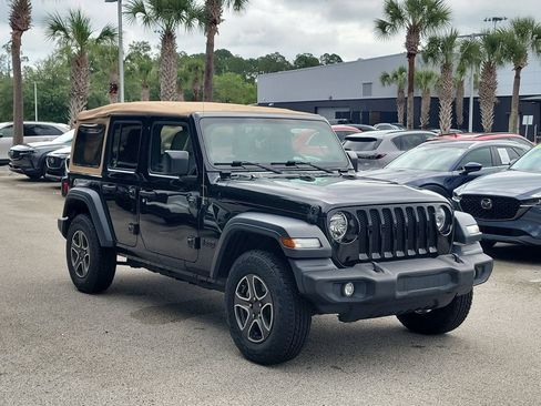 Used 2020 Jeep Wrangler Unlimited Sport AWD/4WD image 3