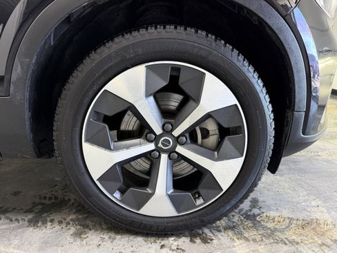 Used 2024 Volvo XC40 B5 Plus image 30