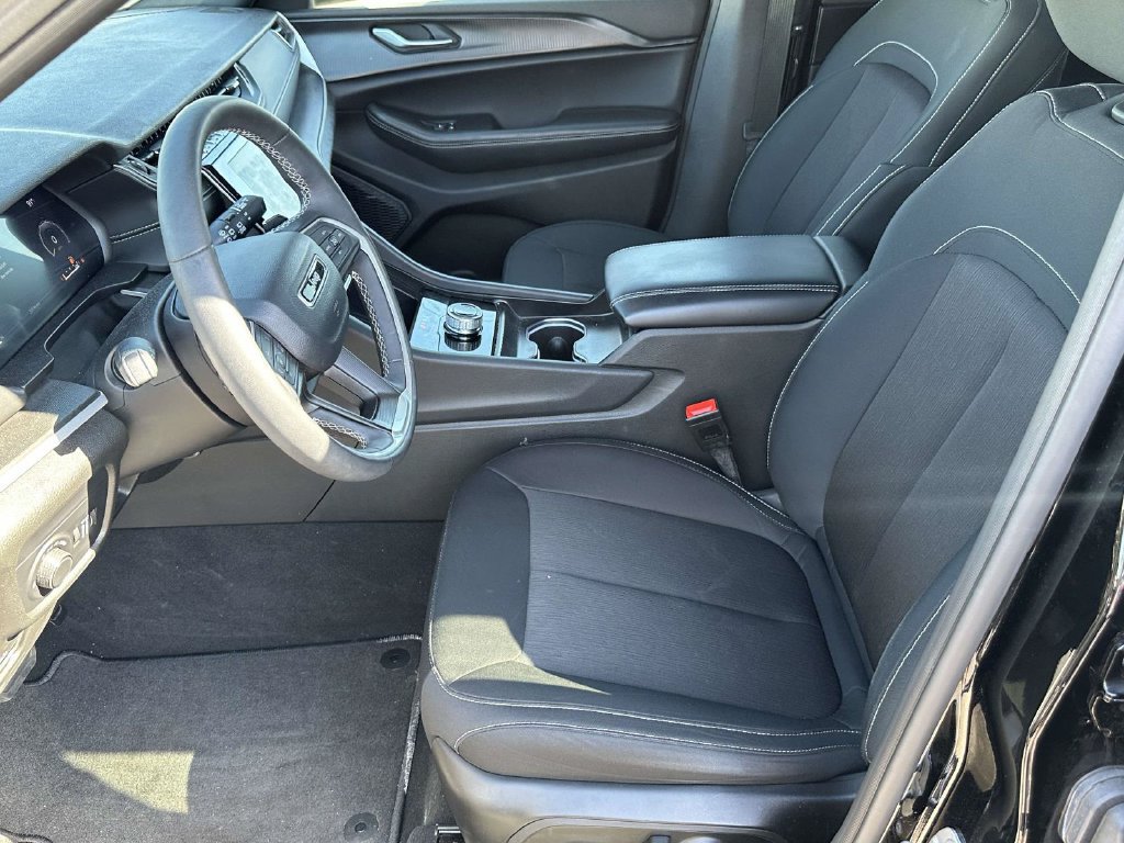 Used 2024 Jeep Grand Cherokee L Laredo w/ Luxury Tech Group I AWD/4WD image 17