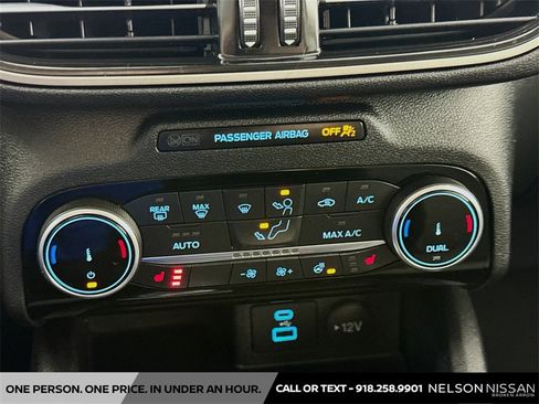 Used 2022 Ford Escape SE w/ SE Sport Appearance Package image 16