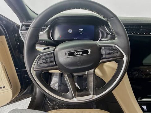 Used 2023 Jeep Grand Cherokee Limited w/ Luxury Tech Group II AWD/4WD image 11