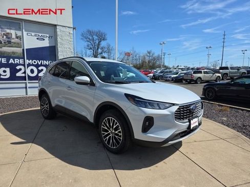 New 2025 Ford Escape SE image 3