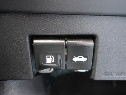 Used 2024 Nissan Versa SR FWD image 36