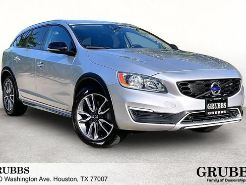 Used 2018 Volvo V60 T5 Cross Country AWD/4WD image 1