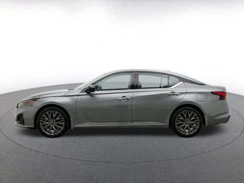 Used 2025 Nissan Altima 2.5 SV FWD image 4