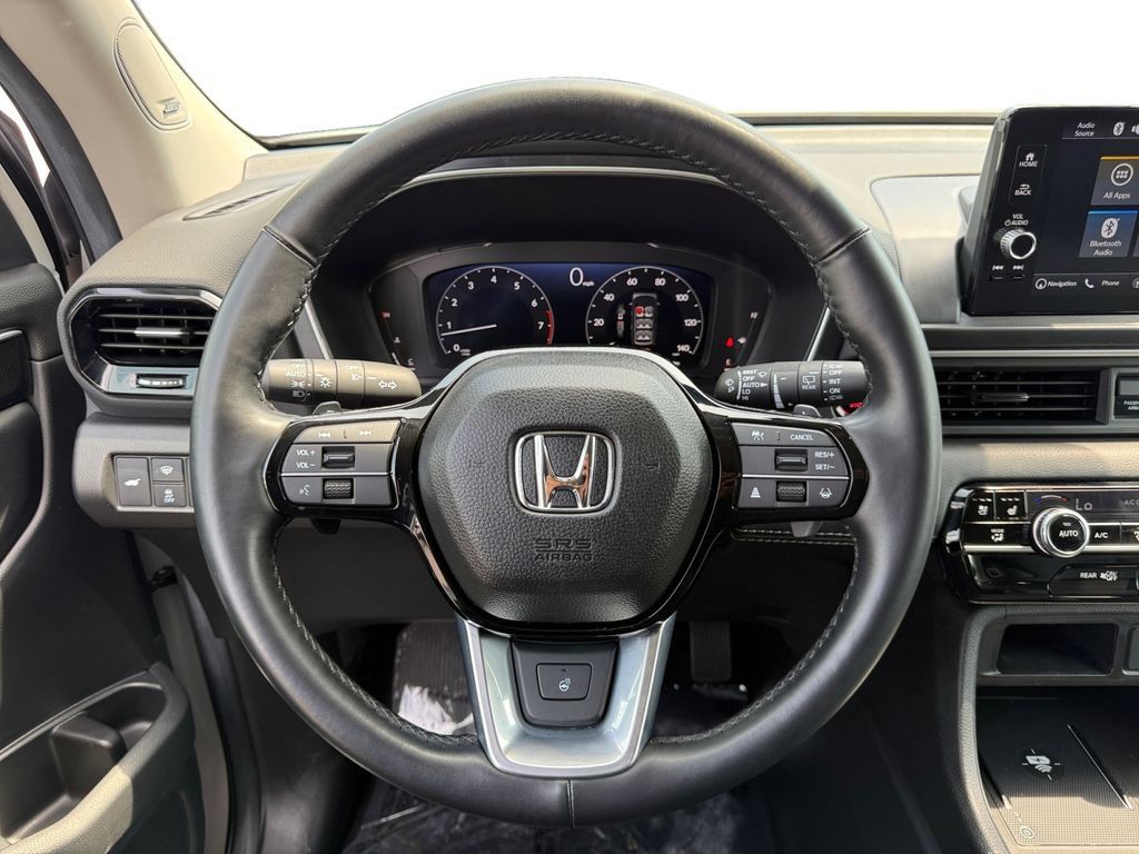 Used 2025 Honda Pilot Elite image 12