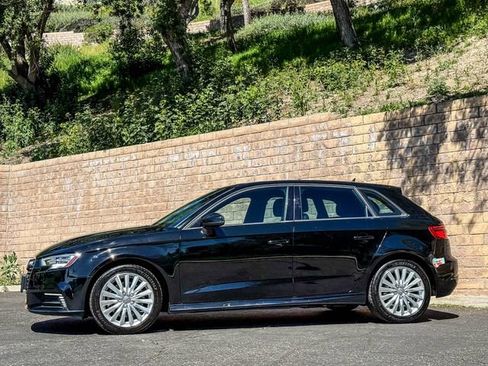 Used 2017 Audi A3 e-tron Premium image 14