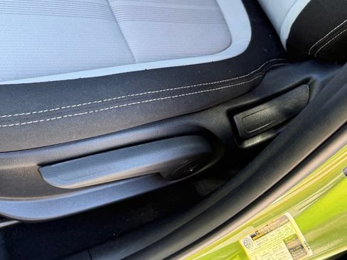 Used 2023 Hyundai Venue SEL FWD image 17