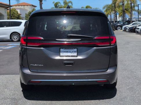 Certified 2023 Chrysler Pacifica Touring-L FWD image 6