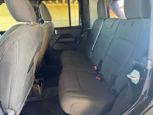 Used 2020 Jeep Wrangler Unlimited Sahara image 13