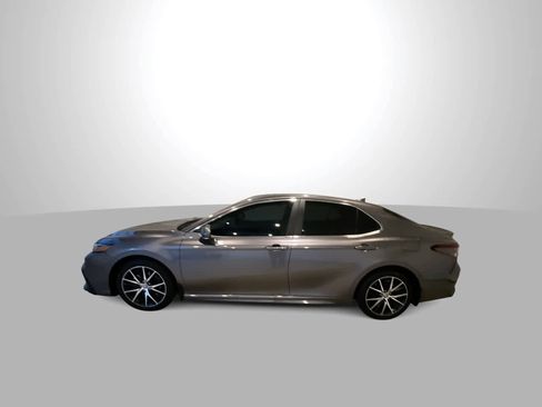 Certified 2022 Toyota Camry SE image 5