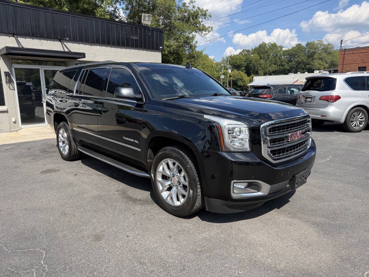 Used 2017 GMC Yukon XL SLT w/ Open Road Package RWD image 3