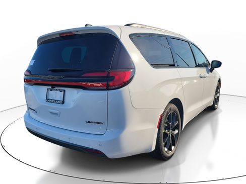 New 2026 Chrysler Pacifica Limited w/ S Appearance Package image 6