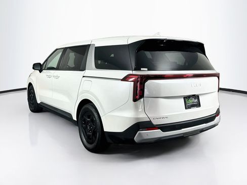 Used 2025 Kia Carnival FWD image 5