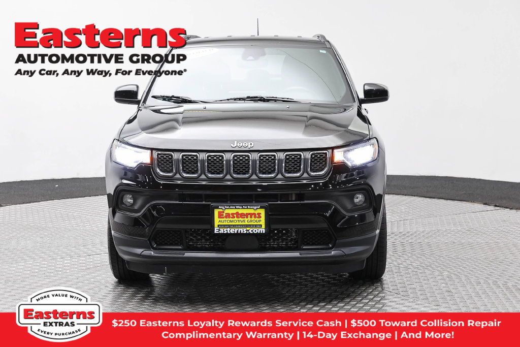 Used 2024 Jeep Compass Latitude AWD/4WD image 3