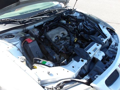 Used 2002 Pontiac Grand Prix SE w/ Widetrack Smart Pkg FWD image 17