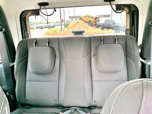 Used 2018 Jeep Wrangler Sport AWD/4WD image 36