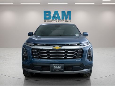 Used 2025 Chevrolet Equinox LT w/ Safety and Technology Package FWD image 2