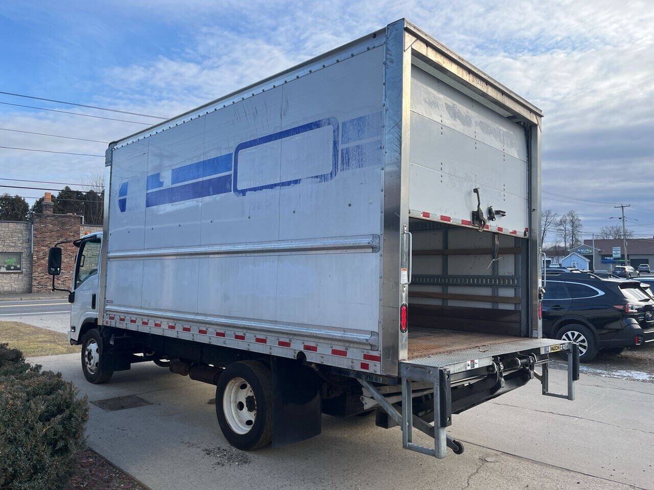 Used 2020 Isuzu NPR RWD image 4