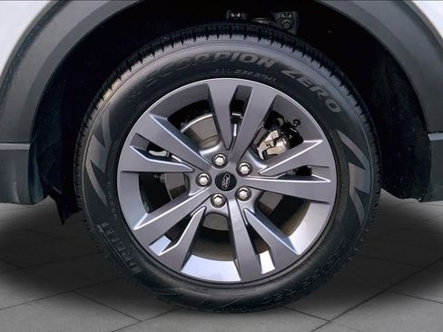 Used 2022 Ford Explorer XLT w/ Equipment Group 202A RWD image 11