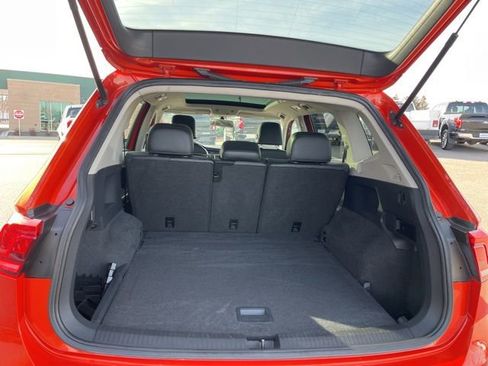 Used 2018 Volkswagen Tiguan SE image 32