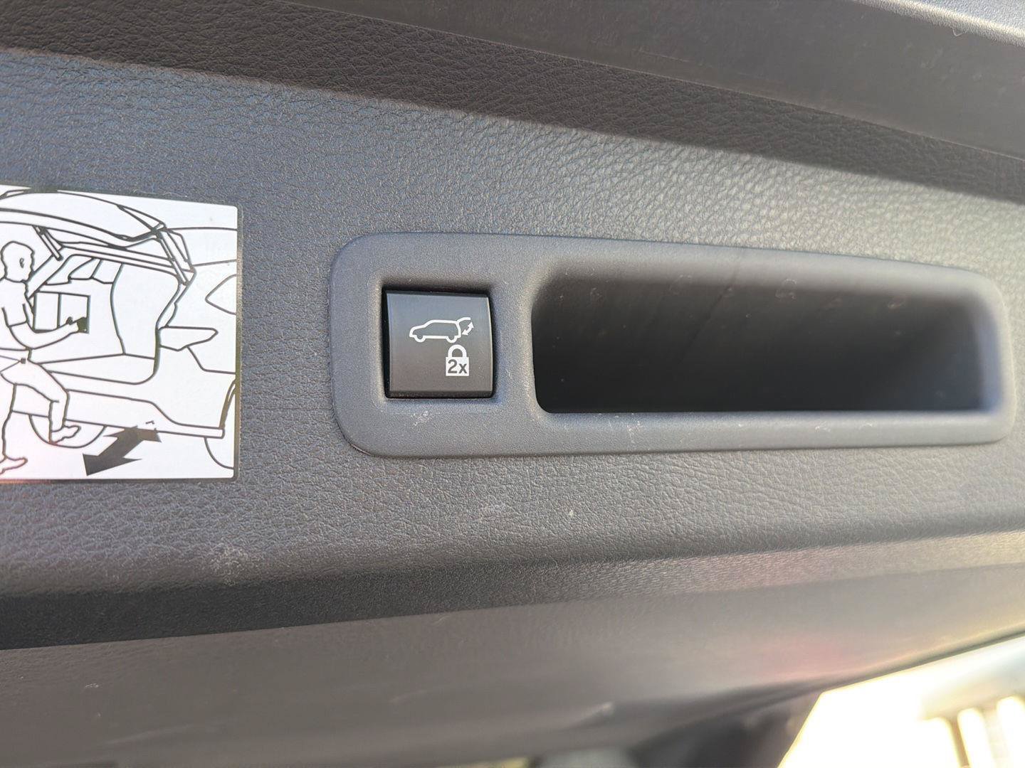 Used 2023 Toyota Sienna XLE FWD image 35