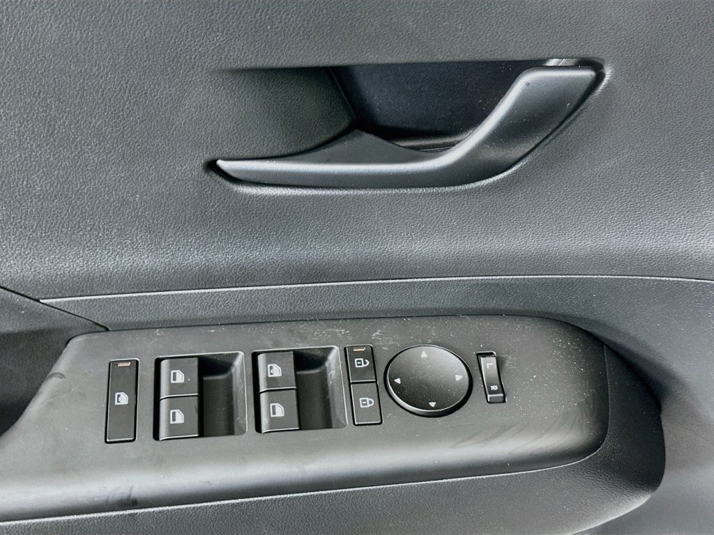 New 2027 Hyundai Kona SE FWD image 18