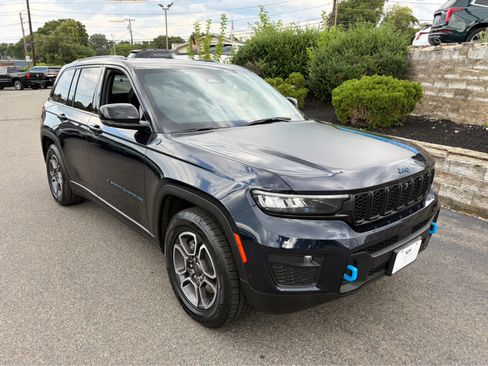 Used 2023 Jeep Grand Cherokee Trailhawk w/ Advanced Protech Group II AWD/4WD image 3