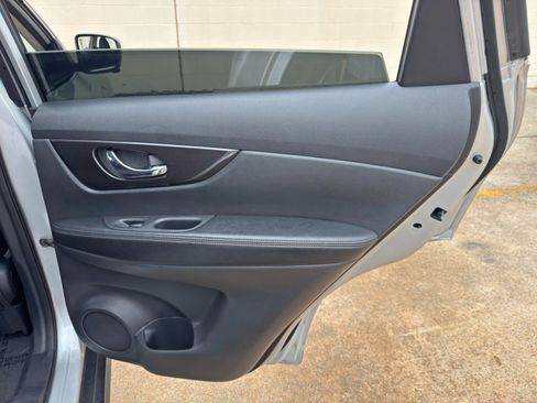 Used 2019 Nissan Rogue SV w/ Premium Package AWD/4WD image 43