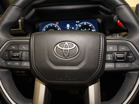 Used 2025 Toyota 4Runner TRD Off-Road image 20