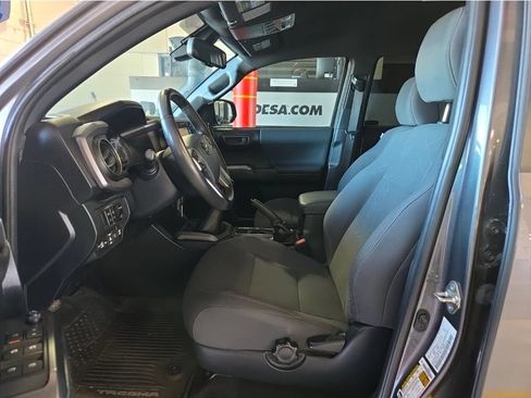 Used 2019 Toyota Tacoma TRD Off-Road w/ Technology Package AWD/4WD image 15