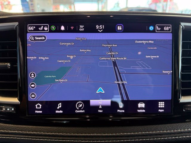 Used 2022 Chrysler Pacifica Touring-L w/ Uconnect Theater Family Group FWD image 16