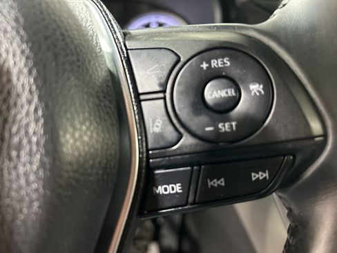 Used 2022 Toyota Venza LE image 23