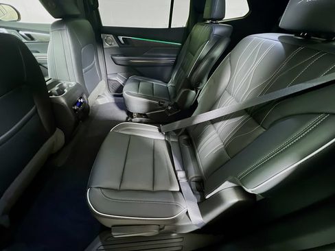New 2026 Buick Enclave Avenir w/ Super Cruise Package AWD/4WD image 18