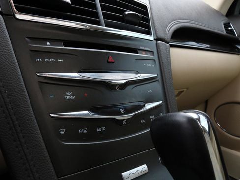 Used 2019 Lincoln MKT AWD image 31