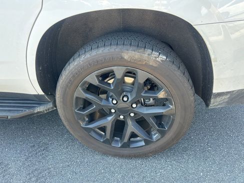 Used 2022 GMC Yukon SLE image 6