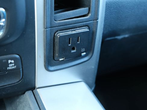 Used 2017 RAM 1500 Big Horn image 33