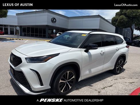 Used 2021 Toyota Highlander XSE FWD image 1