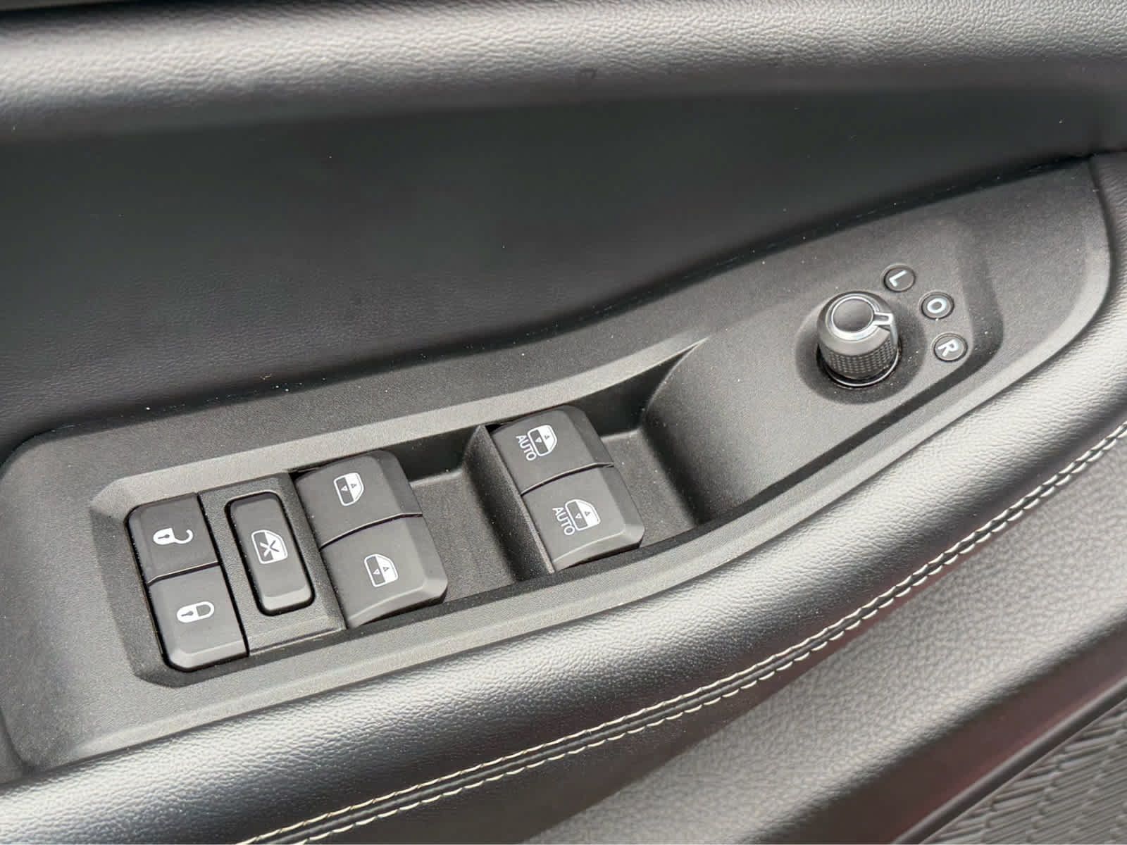 Used 2023 Jeep Grand Cherokee Altitude AWD/4WD image 13