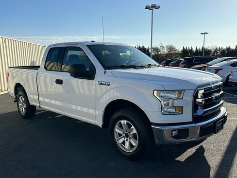 Used 2015 Ford F150 XLT image 3