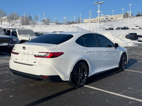 Used 2025 Toyota Camry Hybrid image 3