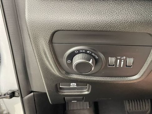 Used 2023 Jeep Grand Cherokee Altitude AWD/4WD image 13