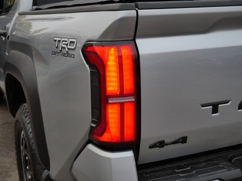 Certified 2025 Toyota Tacoma TRD Off-Road image 18