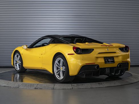 Used 2018 Ferrari 488 Spider RWD image 2