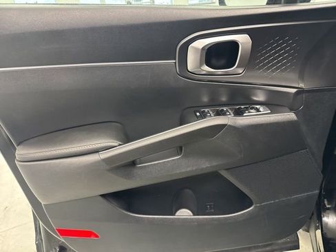 Used 2024 Kia Sorento S image 17