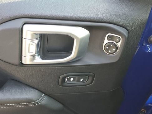 Used 2020 Jeep Wrangler Unlimited Sahara w/ Uconnect 4C Nav & Sound Group AWD/4WD image 16