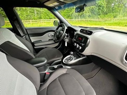 Used 2016 Kia Soul FWD image 21