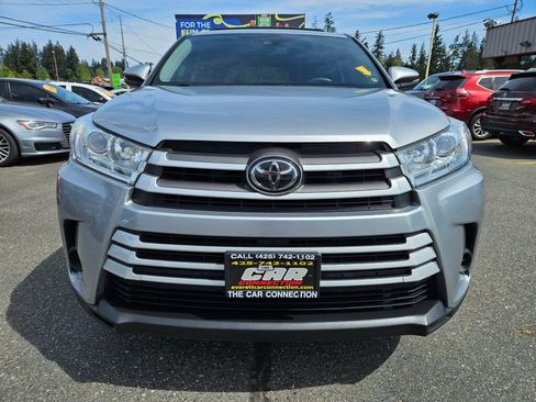 Used 2017 Toyota Highlander LE AWD/4WD image 2